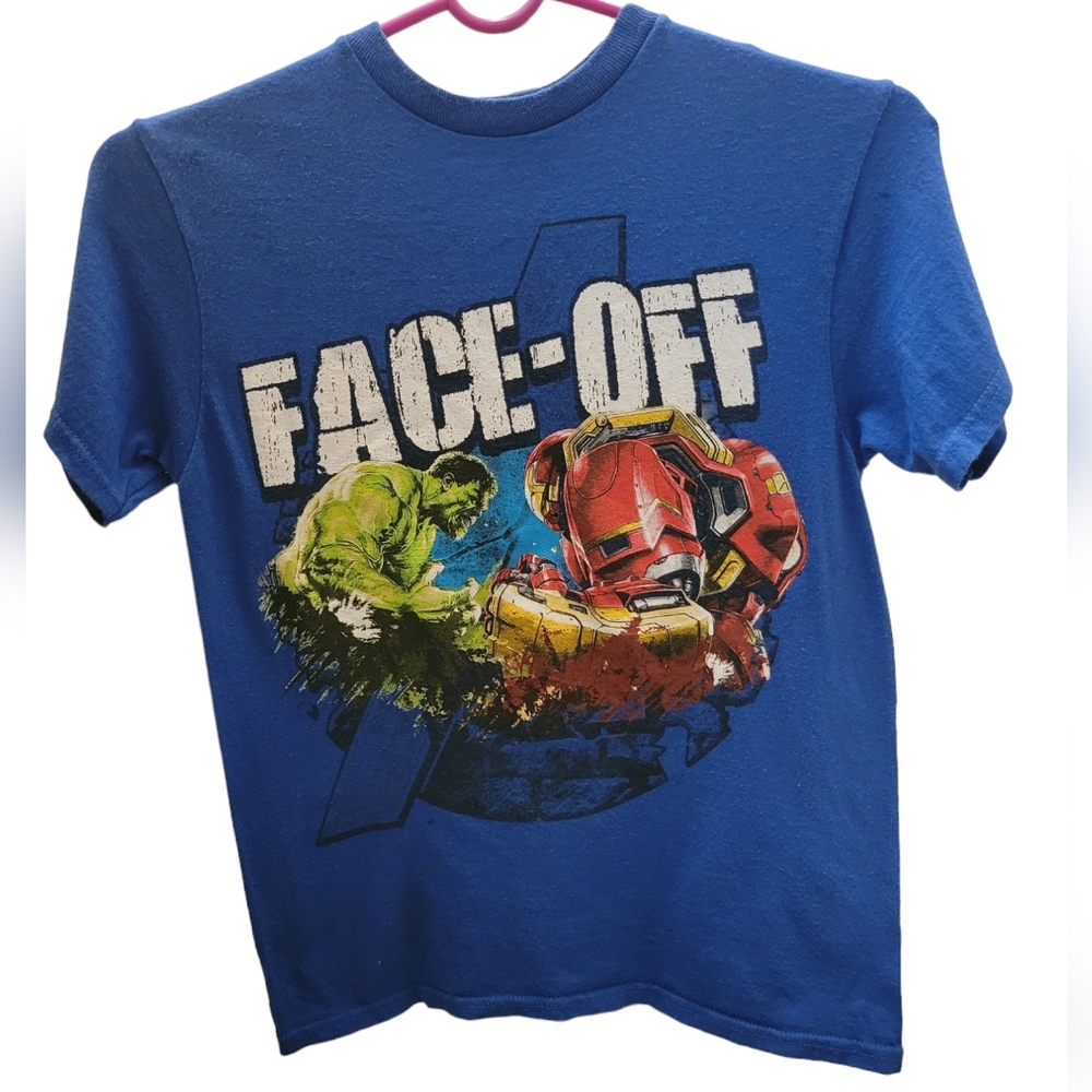 MARVEL AVENGERS FACE OFF GRAPHIC T-SHIRT